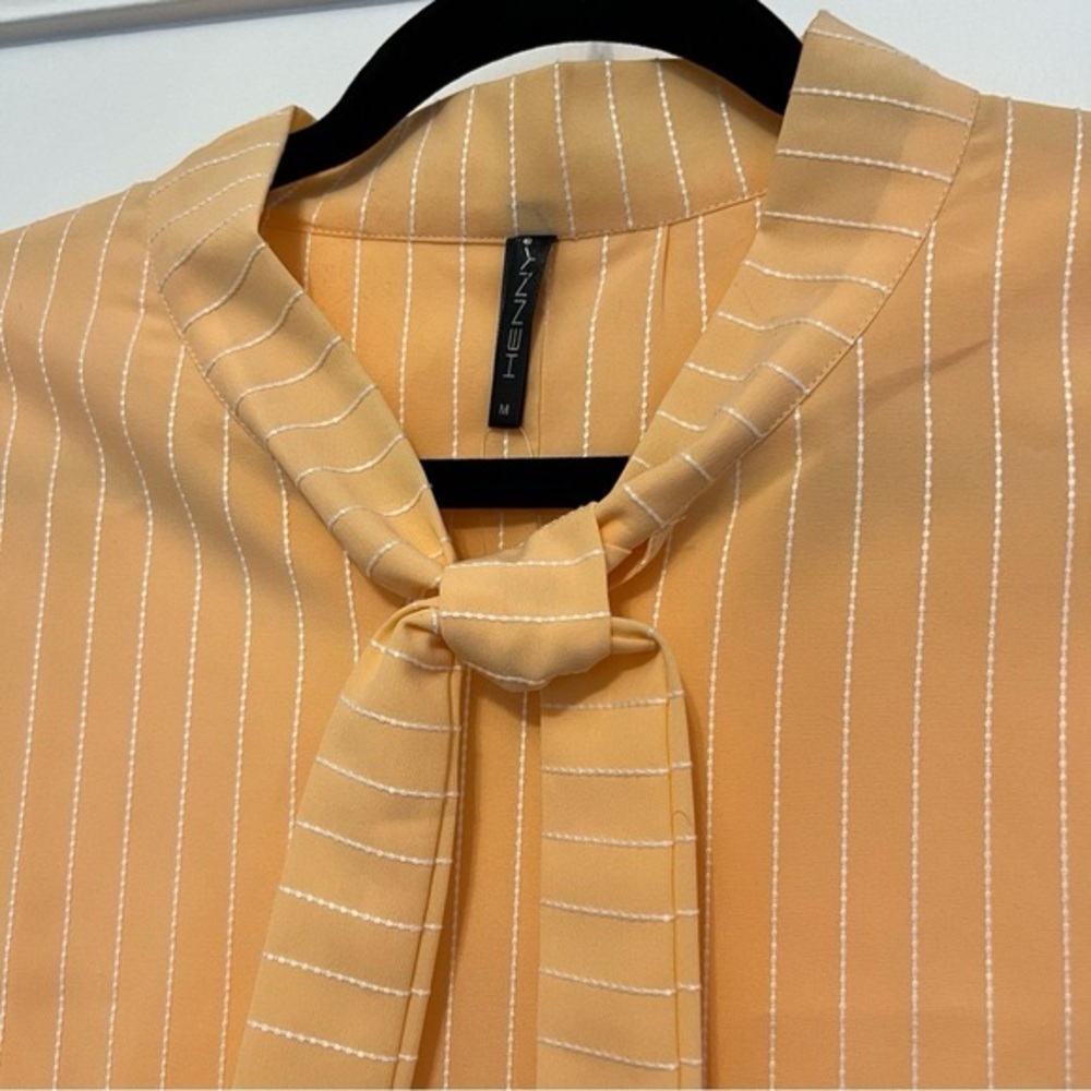 NWT  Peach Bell Sleeve Henny Blouse with Tie Front  Womens Medium - Picture 6 of 11